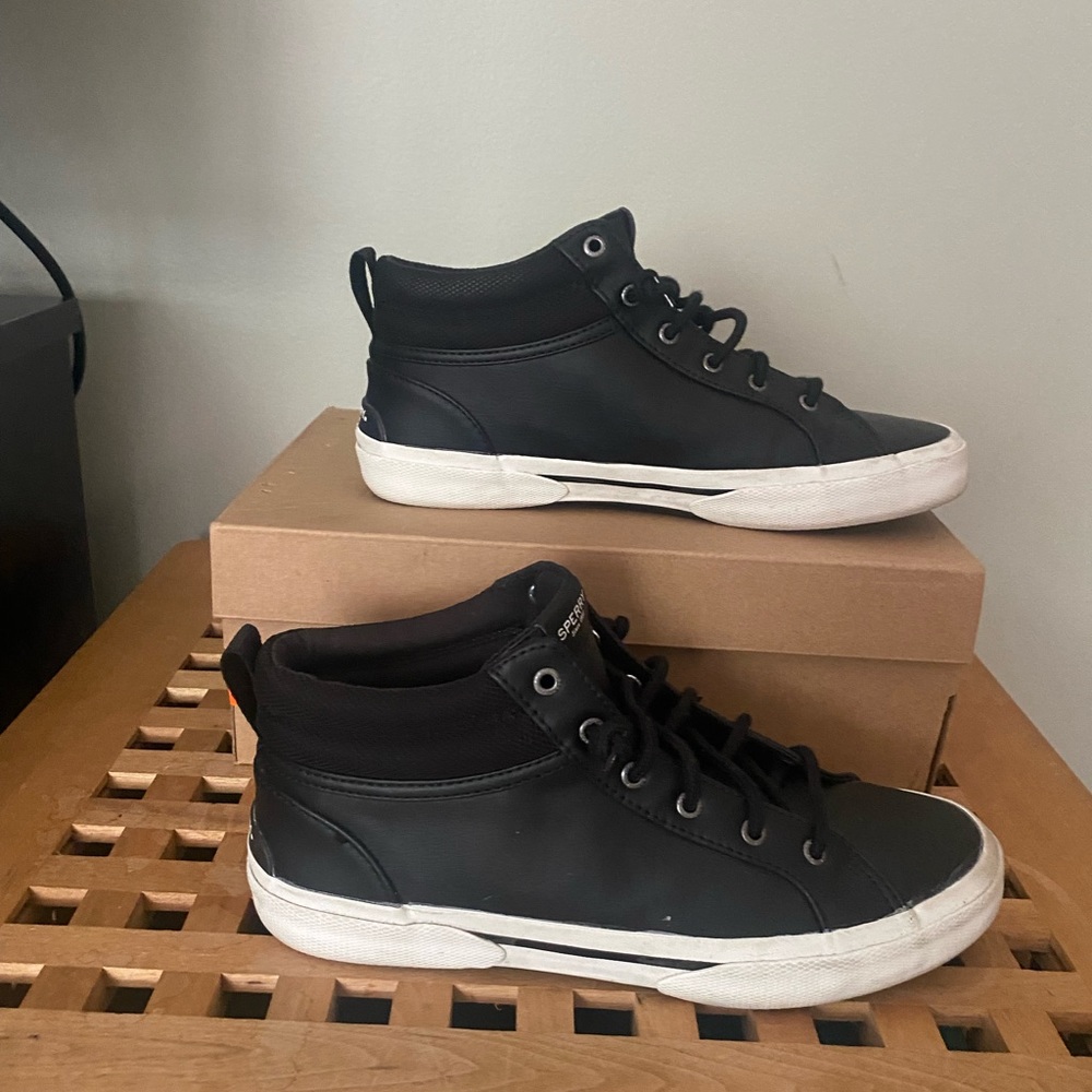 Sperry Pier Wave High top Sneakers Size 9
